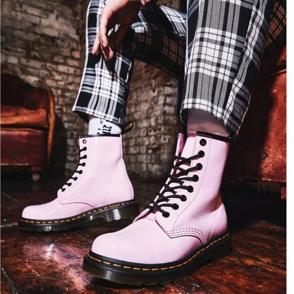 Dr Martins 1460 Women’s Ice Pale Pink Patent Leather 8-Eye Lace Up Boots Size 10 - Picture 14 of 16